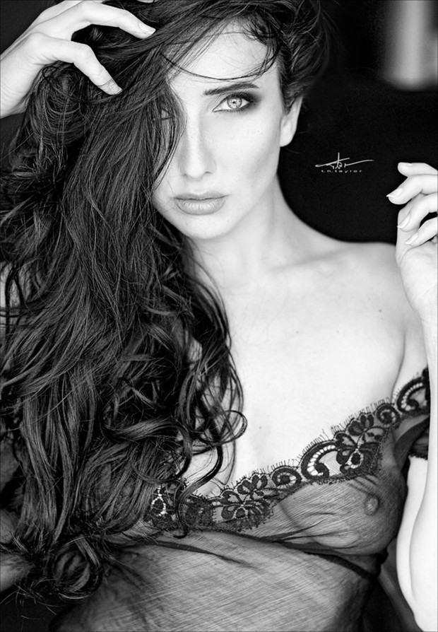 Anoush art model